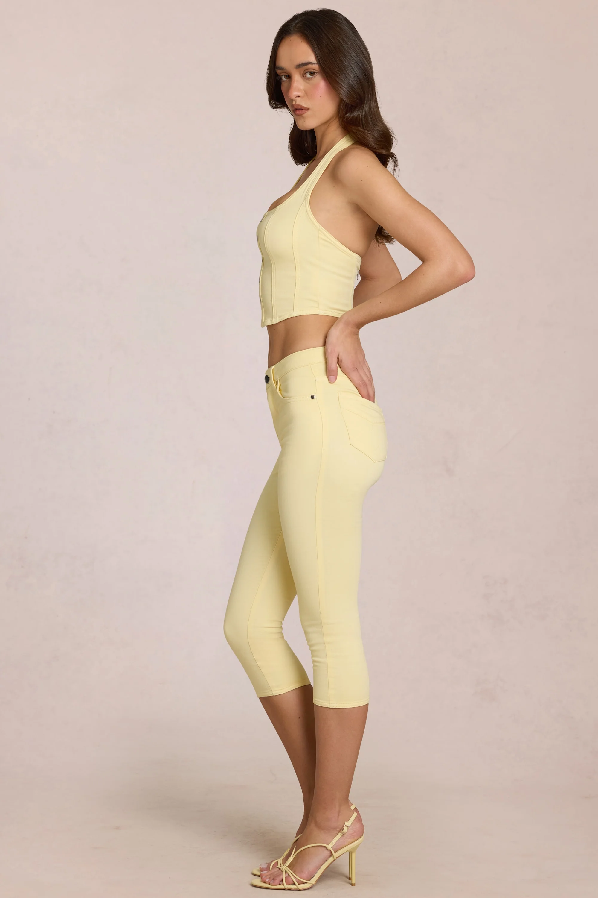 Mid-Rise Capri Jeans in Lemon Yellow - Image 3