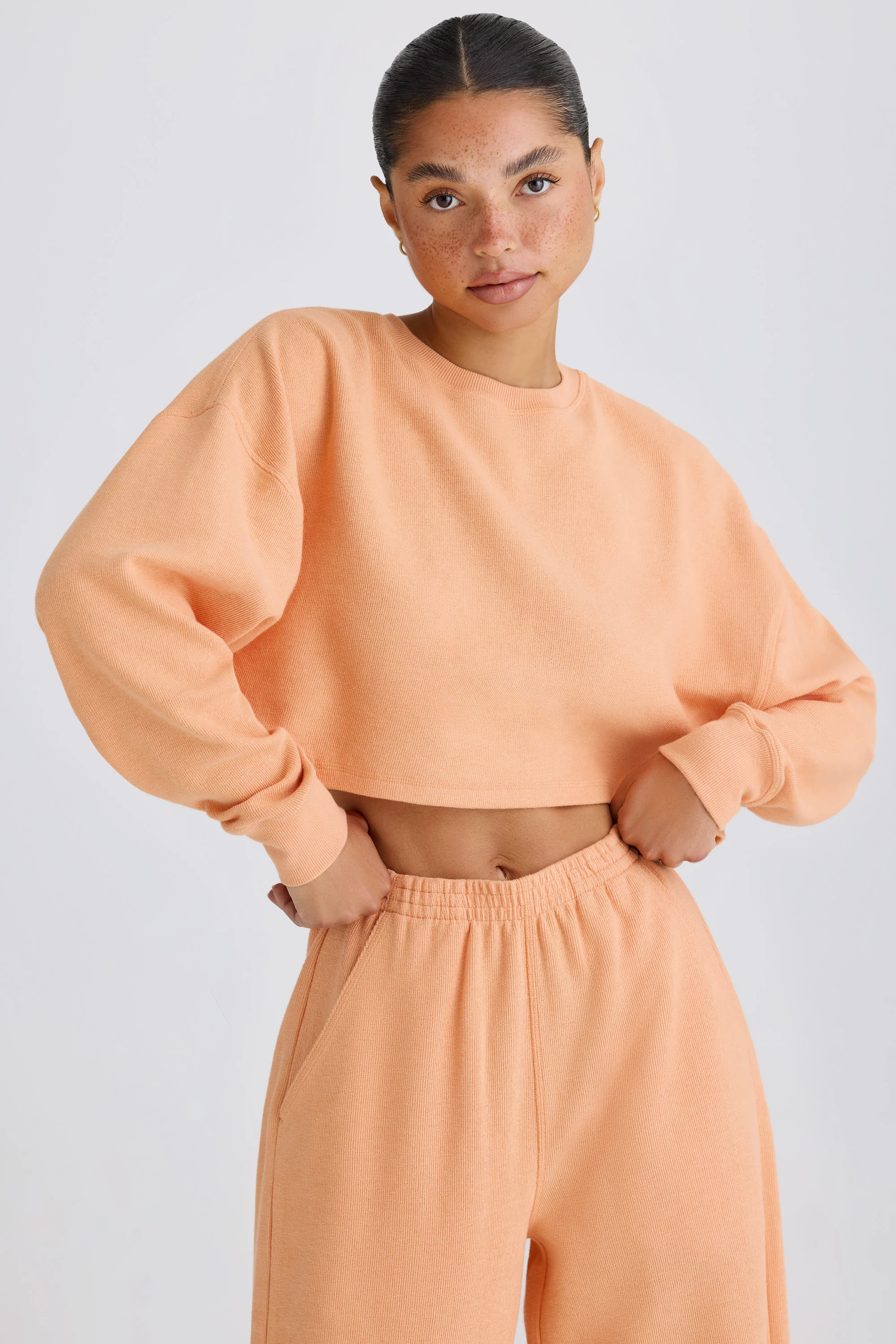 Textured Cotton Jersey Open-Back Cropped Sweatshirt in Peach - Image 5